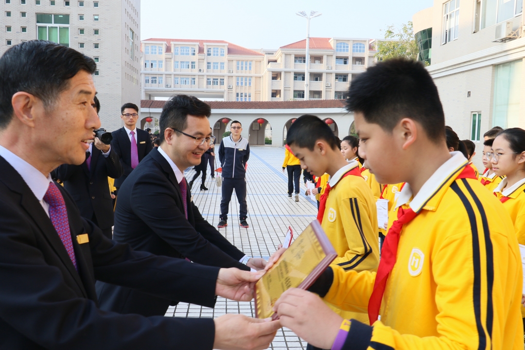 11向校颁奖管乐.JPG