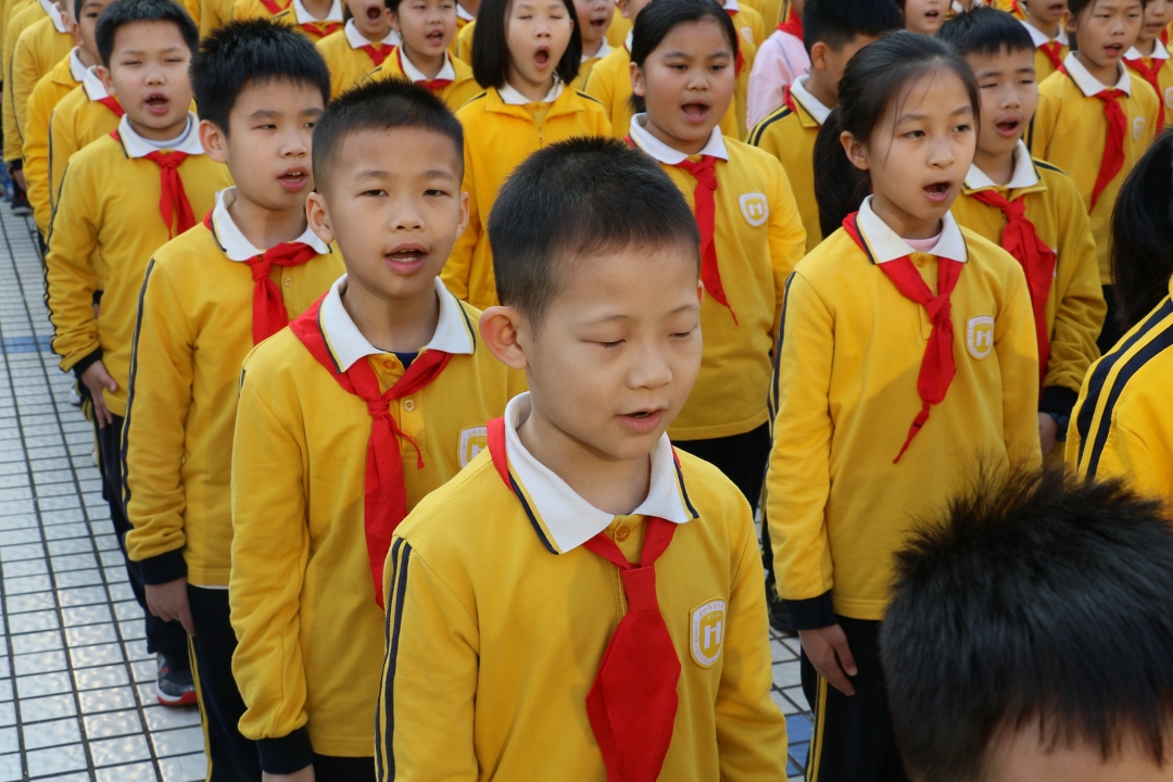 18齐唱校歌.JPG