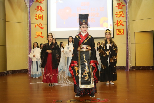 0011秦朝的威武雄风.jpg